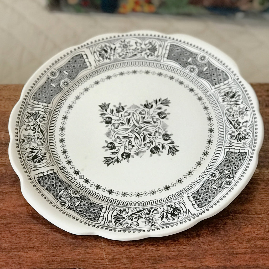 Plat de service vintage pour gâteau ou tarte en faïence de Gien diamètre de 28 cm par Hello Broc brocante en ligne