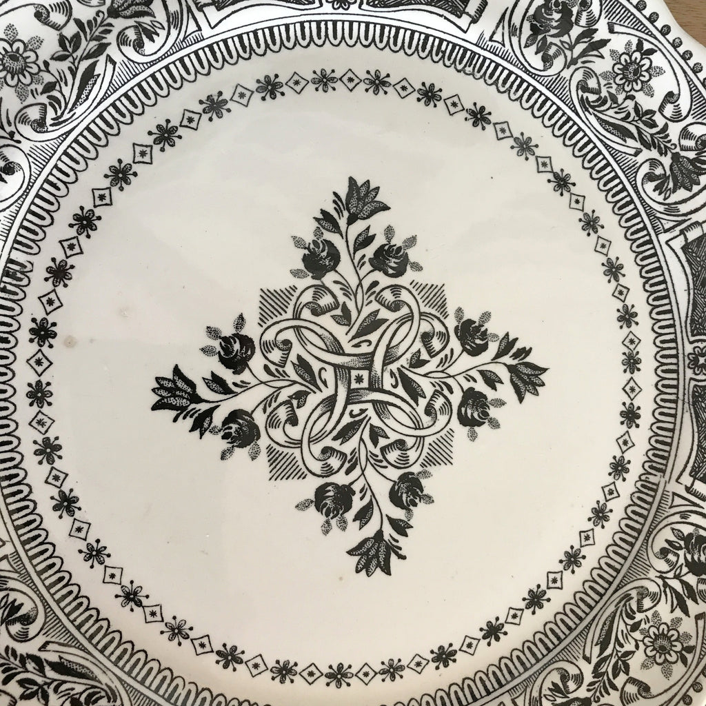 Plat de service vintage pour gâteau ou tarte en faïence de Gien diamètre de 28 cm par Hello Broc brocante en ligne