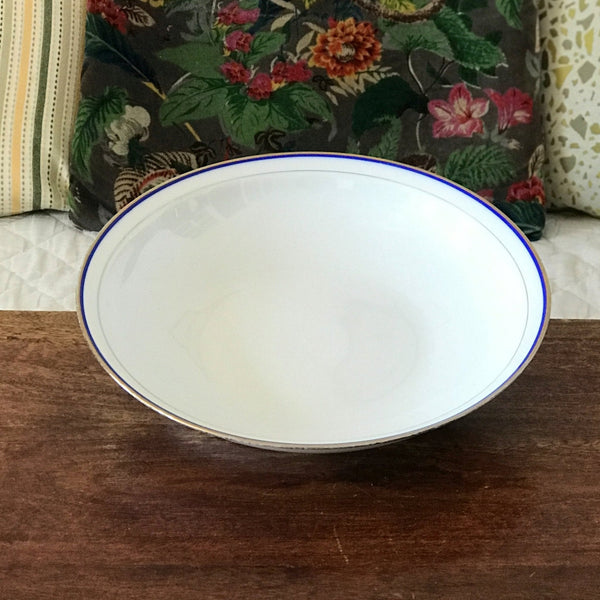 Plat de service rond et creux en porcelaine blanche liserés doré et bleu UML France par Hello Broc brocante en ligne