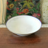 Plat de service rond et creux en porcelaine blanche liserés doré et bleu UML France par Hello Broc brocante en ligne