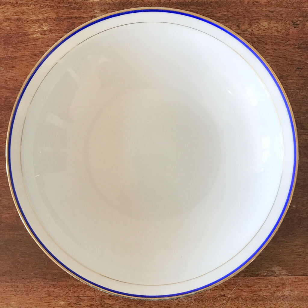 Plat de service rond et creux en porcelaine blanche liserés doré et bleu UML France par Hello Broc brocante en ligne