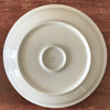 Plat de service rond et creux en porcelaine blanche liserés doré et bleu UML France par Hello Broc brocante en ligne