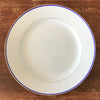 Plat de service rond et plat en porcelaine blanche liserés doré et bleu UML France diamètre de 28 cm par Hello Broc brocante en ligne