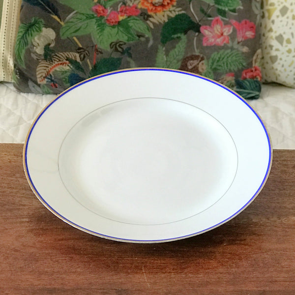 Plat de service rond et plat en porcelaine blanche liserés doré et bleu UML France diamètre de 28 cm par Hello Broc brocante en ligne