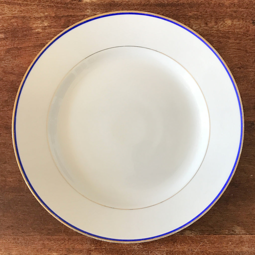 Plat de service rond et plat en porcelaine blanche liserés doré et bleu UML France diamètre de 28 cm par Hello Broc brocante en ligne