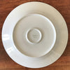 Plat de service rond et plat en porcelaine blanche liserés doré et bleu UML France diamètre de 28 cm par Hello Broc brocante en ligne