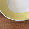 Plat de service ovale en faïence blanche et jaune Orchies Moulin des Loups France par Hello Broc brocante en ligne
