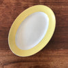 Plat de service ovale en faïence blanche et jaune Orchies Moulin des Loups France par Hello Broc brocante en ligne