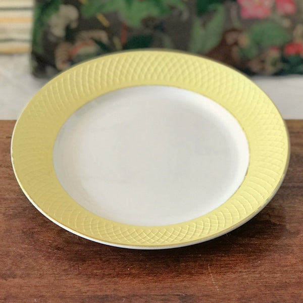 Plat de service rond en faïence blanche et jaune Orchies Moulin des Loups France diamètre de 27 cm par Hello Broc brocante en ligne