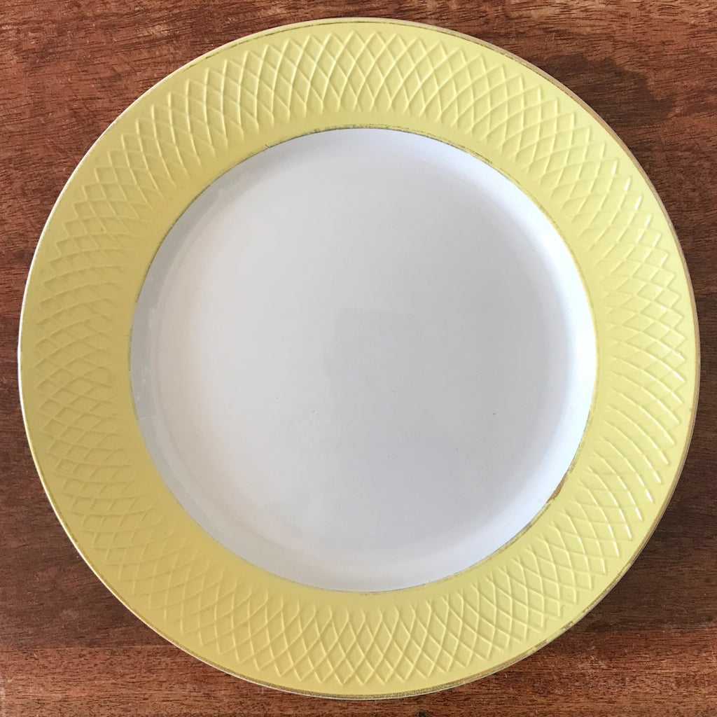Plat de service rond en faïence blanche et jaune Orchies Moulin des Loups France diamètre de 27 cm par Hello Broc brocante en ligne