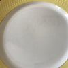 Plat de service rond en faïence blanche et jaune Orchies Moulin des Loups France diamètre de 27 cm par Hello Broc brocante en ligne