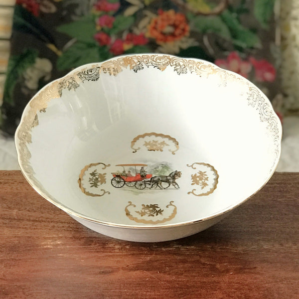 Plat rond creux décor calèche et dorée Véritable porcelaine du Berry par Hello Broc brocante en ligne