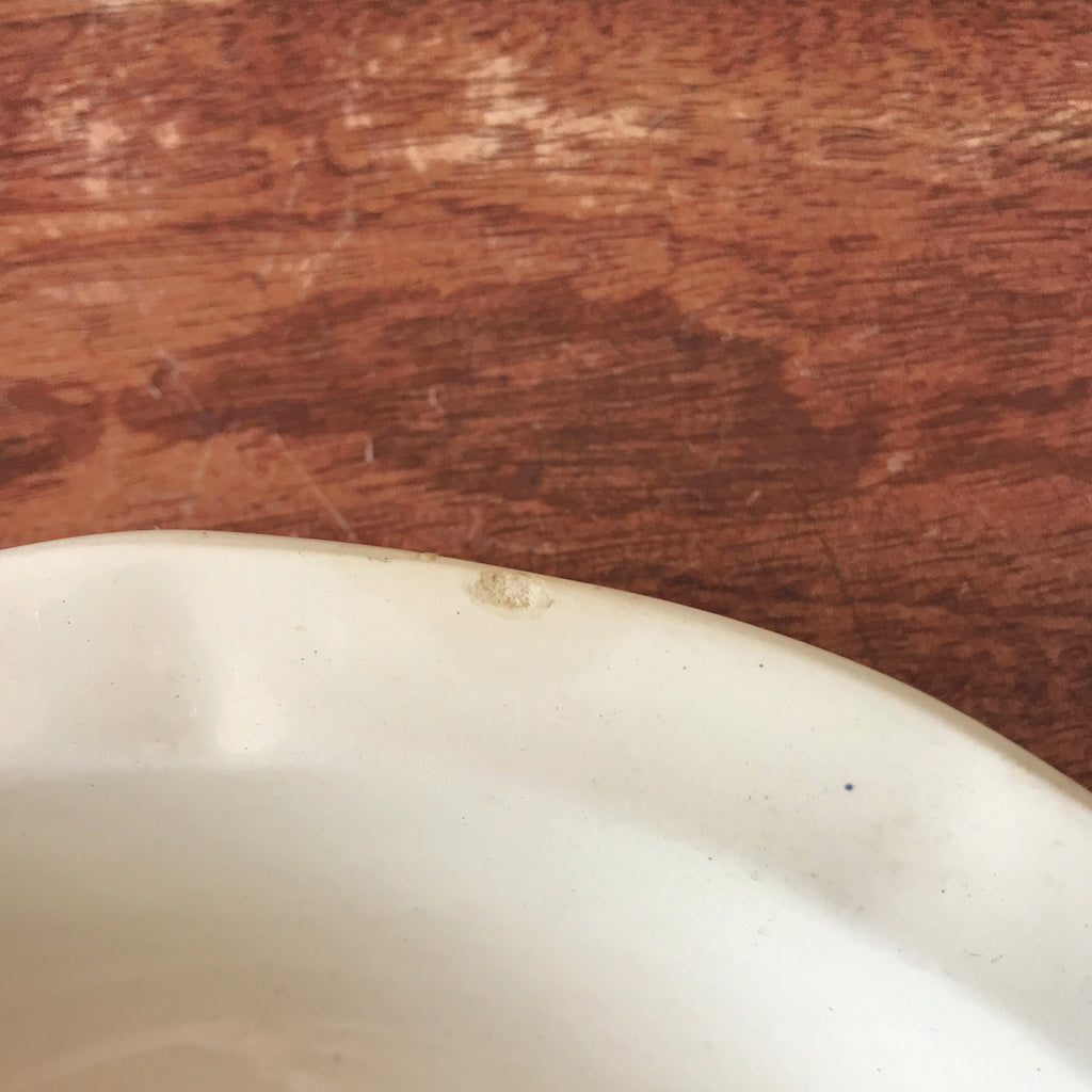 Plat de service de présentation vintage rond et creux en faïence de Digoin décor roses bleues par Hello Broc brocante en ligne