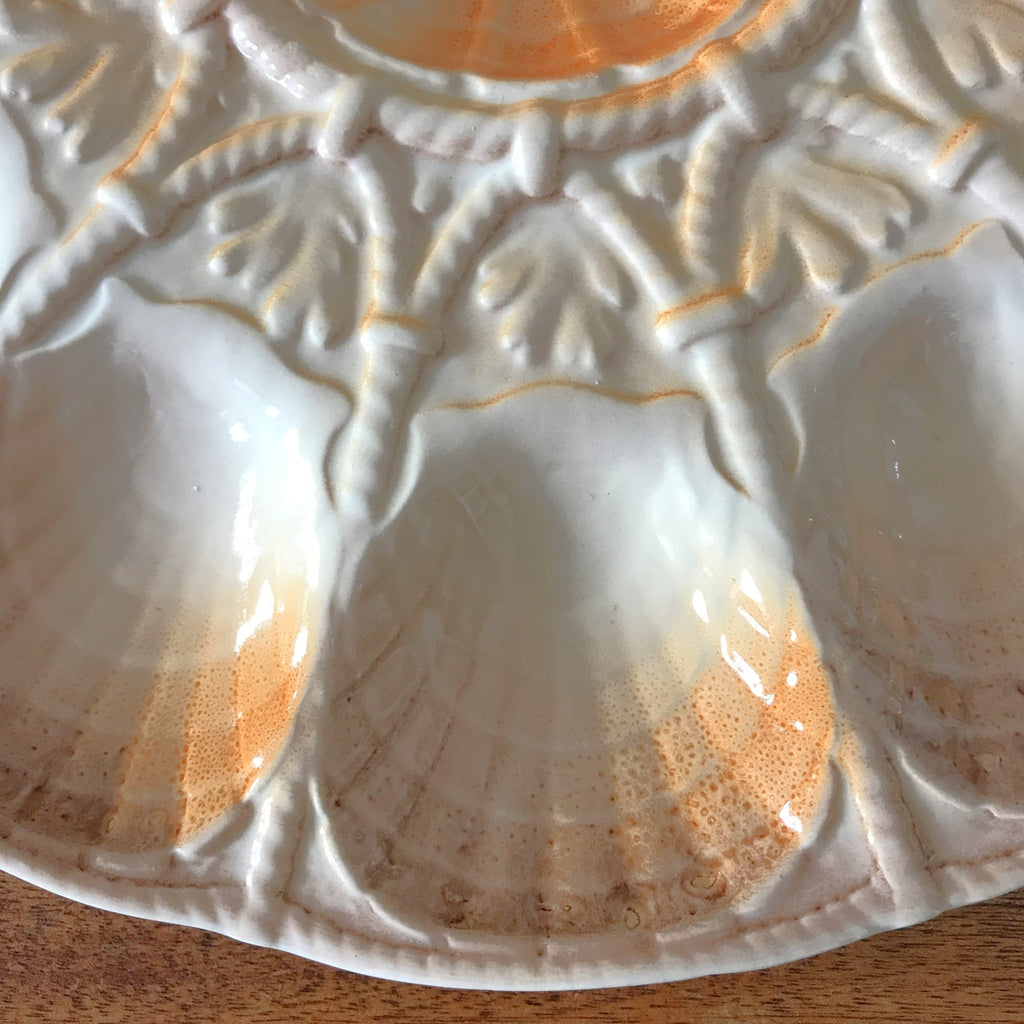 Grand plat de service rond en barbotine pour huîtres, fruits de mer et coquillages Sarreguemines par Hello Broc brocante en ligne