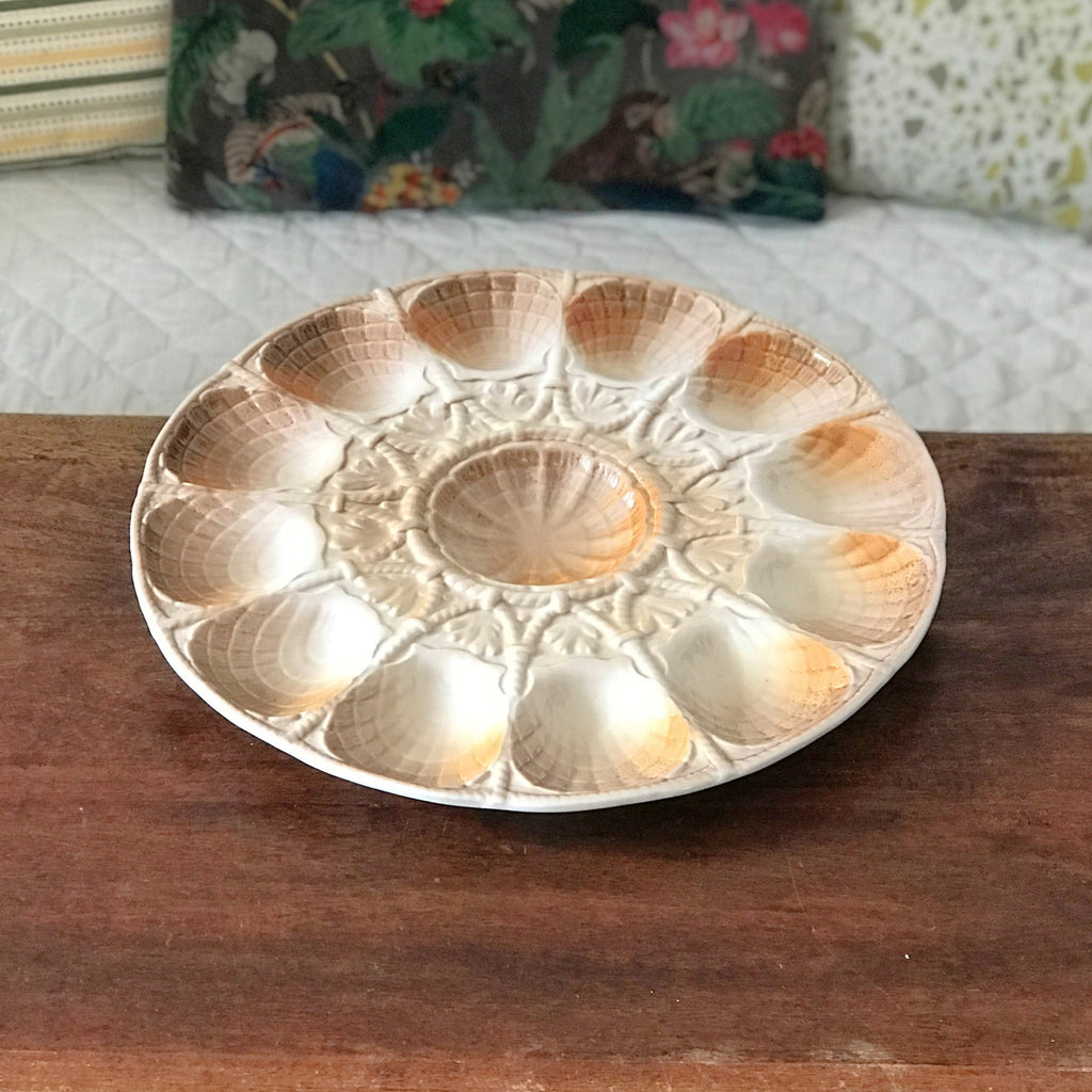 Grand plat de service rond en barbotine pour huîtres, fruits de mer et coquillages Sarreguemines par Hello Broc brocante en ligne