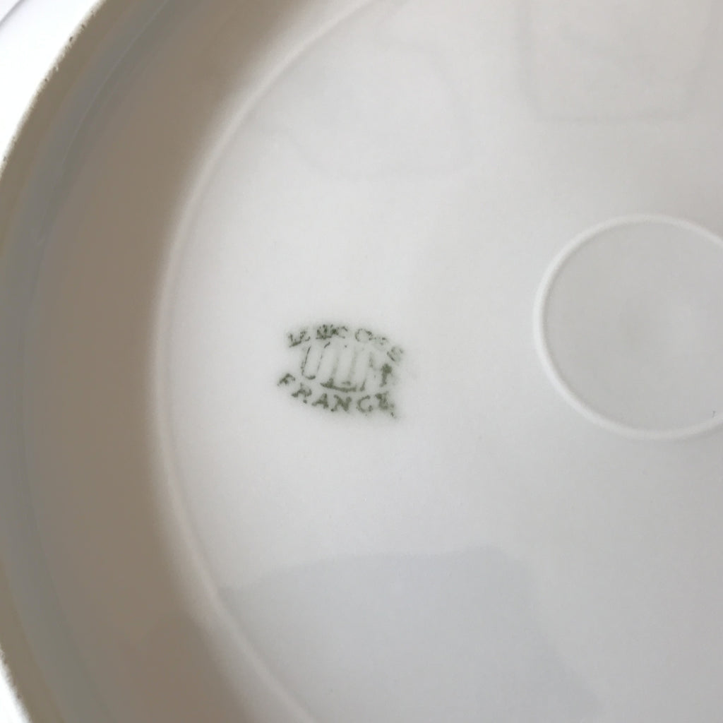 Plat rond et creux en porcelaine de Limoges décor pavots diamètre de 29 cm par Hello Broc brocante en ligne