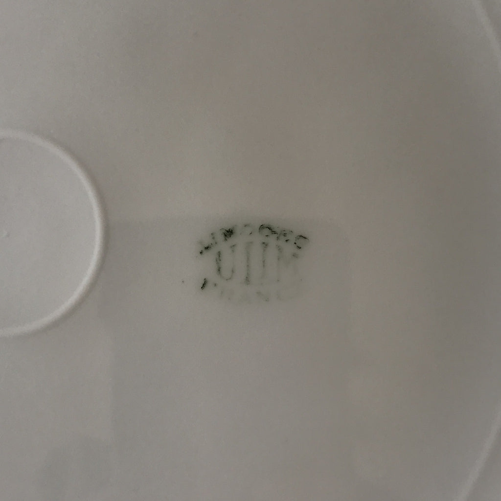 Plat rond légèrement creux en porcelaine de Limoges décor pavots diamètre de 29 cm