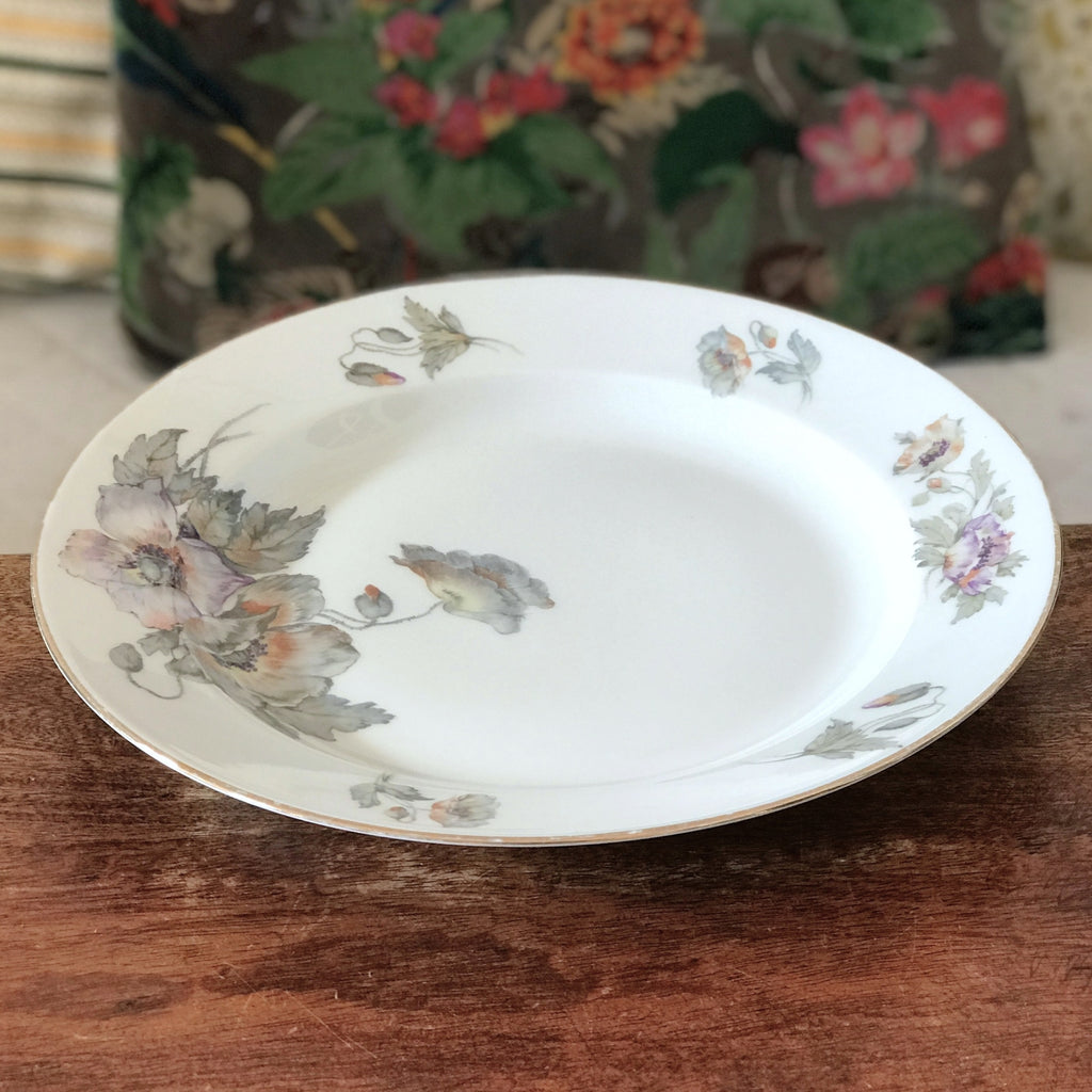 Grand plat rond légèrement creux en porcelaine de Limoges ULIM décor pavots diamètre de 31 cm par Hello Broc brocante en ligne