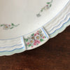 Plat de service ovale en porcelaine de Limoges Lanternier décor fleurs et bleu par Hello Broc brocante en ligne