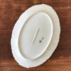 Plat de service ovale en porcelaine de Limoges Lanternier décor fleurs et bleu par Hello Broc brocante en ligne