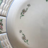 Plat de service rond en porcelaine de Limoges Lanternier décor fleurs et bleu diamètre de 33 cm par Hello Broc brocante en ligne