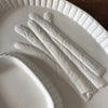 Grand plat à asperges en céramique blanche longueur 43 cm par Hello Broc brocante en ligne