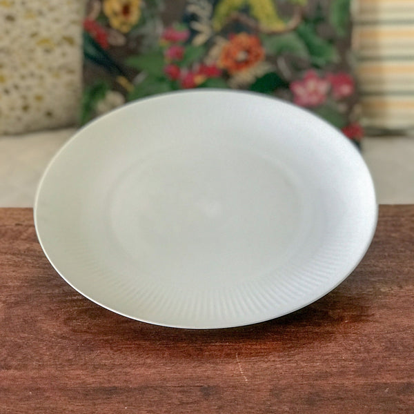Plat rond de service blanc en faïence fine Bareuther Waldsassen diamètre 29 cm par Hello Broc brocante en ligne