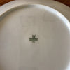 Plat rond de service blanc en faïence fine Bareuther Waldsassen diamètre 29 cm par Hello Broc brocante en ligne
