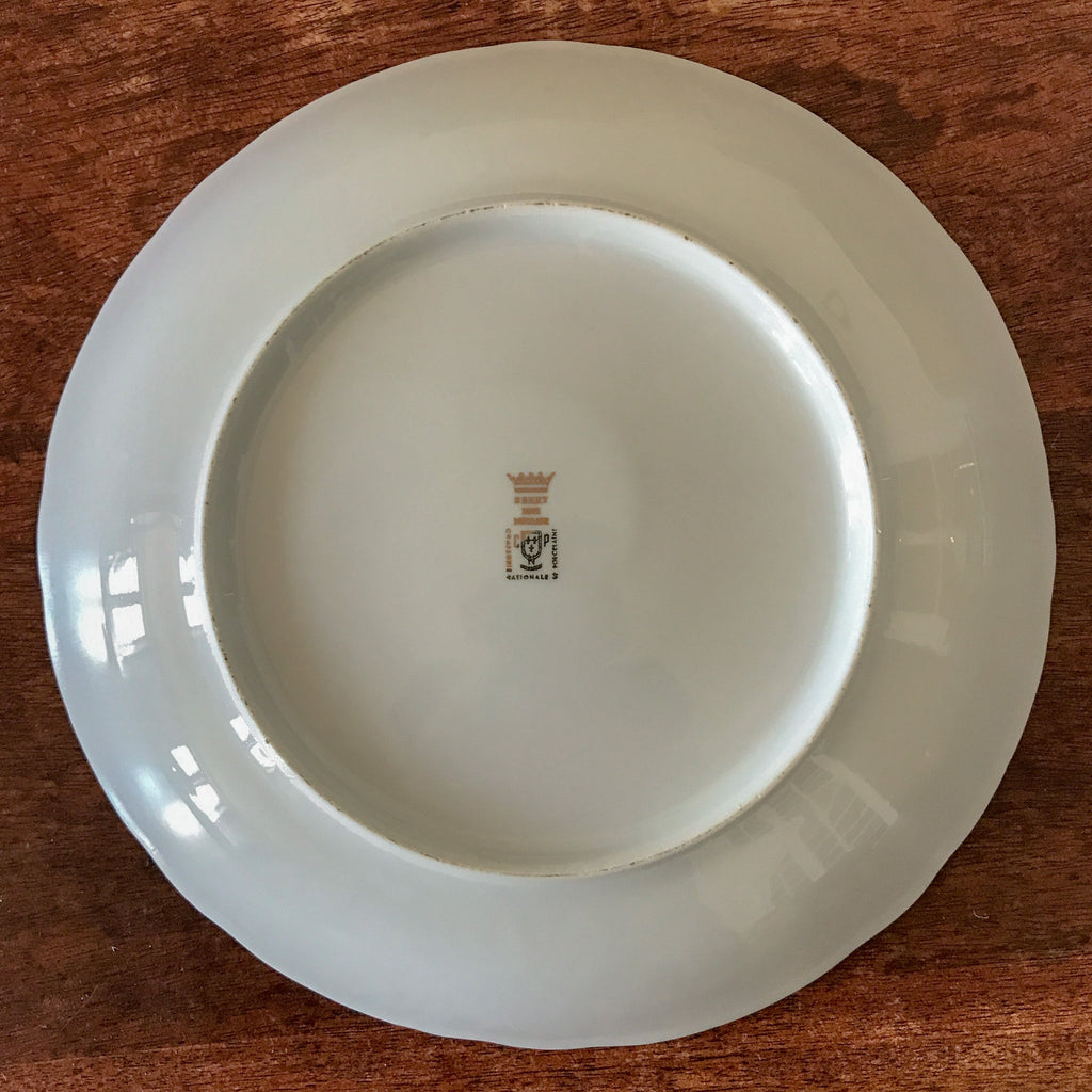 Plat de présentation rond et creux blanc liseré doré Porcelaine du Berry diamètre 27 cm par Hello Broc brocante en ligne