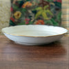 Plat de présentation rond et creux blanc liseré doré Porcelaine du Berry diamètre 27 cm par Hello Broc brocante en ligne