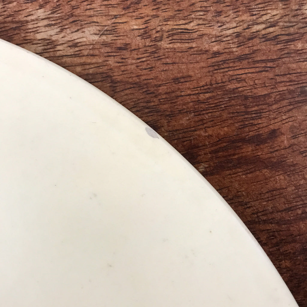 Grand plat de service rond Atelier d'Art Longwy Série La Chasse La Plaine par Hello Broc brocante en ligne