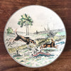 Grand plat de service rond Atelier d'Art Longwy Série La Chasse La Plaine par Hello Broc brocante en ligne