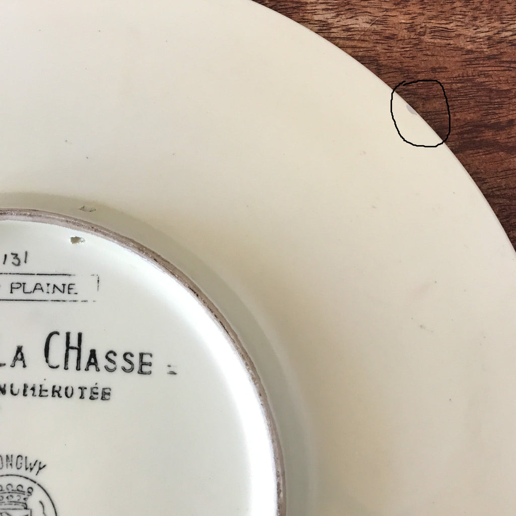 Grand plat de service rond Atelier d'Art Longwy Série La Chasse La Plaine par Hello Broc brocante en ligne