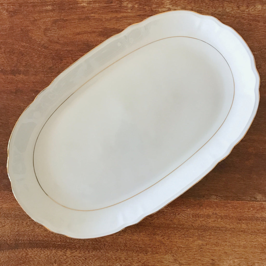 Plat de service ovale vintage blanc liseré doré Porcelaine du Berry 36 x 22 cm par Hello Broc brocante en ligne
