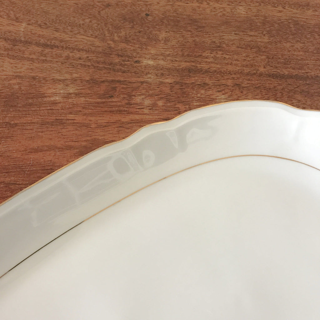 Plat de service ovale vintage blanc liseré doré Porcelaine du Berry 36 x 22 cm par Hello Broc brocante en ligne