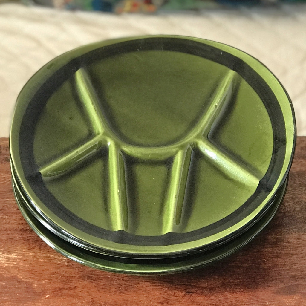 Lot de 3 assiettes à fondue vintage de Niderviller émaillées vert kaki bordure noire par Hello Broc brocante en ligne
