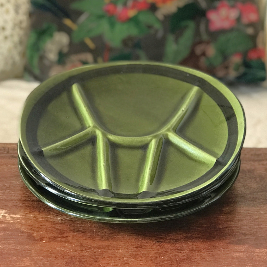 Lot de 3 assiettes à fondue vintage de Niderviller émaillées vert kaki bordure noire par Hello Broc brocante en ligne