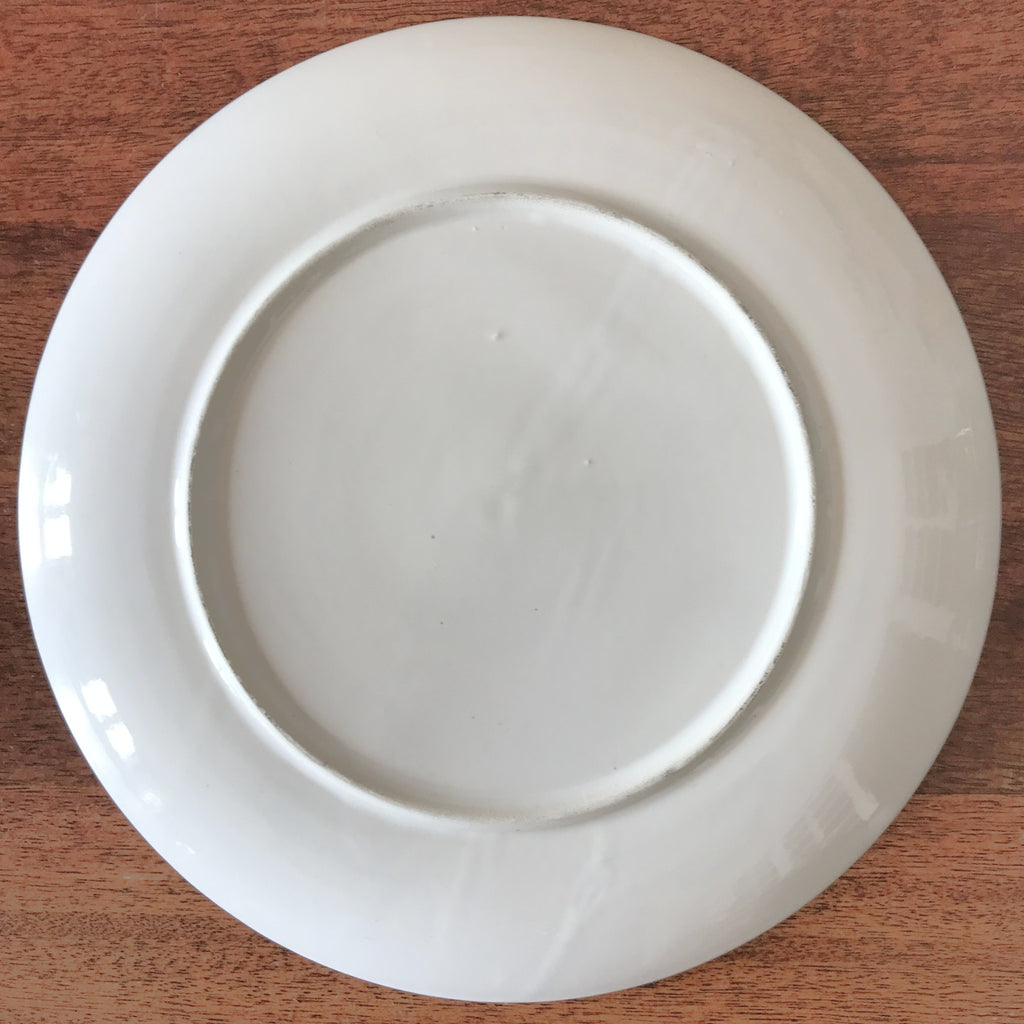 Lot de 3 assiettes à asperges ou à artichauts en barbotine blanche attribution Elchinger France diamètre de 24 cm par Hello Broc brocante en ligne