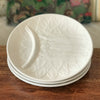 Lot de 3 assiettes à asperges ou à artichauts en barbotine blanche attribution Elchinger France diamètre de 24 cm par Hello Broc brocante en ligne