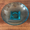 Grand saladier années 50 de style Art Déco en verre moulé bleu par Hello Broc brocante en ligne