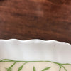 Saladier Luminarc verre opalin blanc décor fleurs mauves sur fond jaune pâle - Hello Broc
