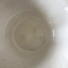 Saladier Luminarc verre opalin blanc décor fleurs mauves sur fond jaune pâle - Hello Broc
