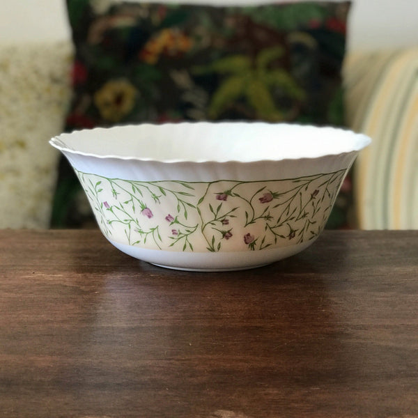 Saladier Luminarc verre opalin blanc décor fleurs mauves sur fond jaune pâle - Hello Broc