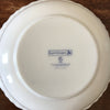 Saladier Luminarc vintage verre opalin blanc décor fleurs mauves sur fond jaune pâle par Hello Broc brocante en ligne