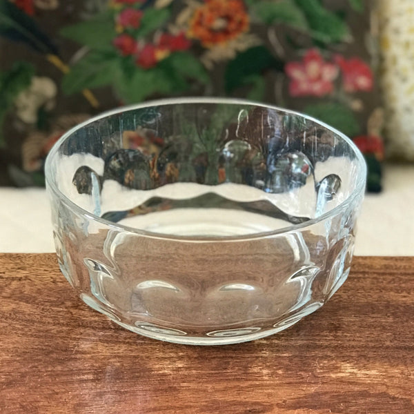 Saladier vintage en verre moulé transparent Arcoroc France diamètre 22 cm par Hello Broc brocante en ligne