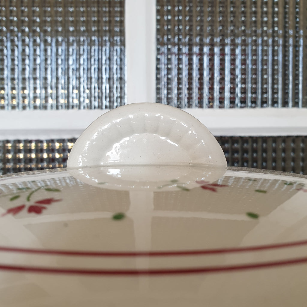 Soupière vintage de Keller & Guérin Lunéville décor Monique par Hello Broc brocante en ligne