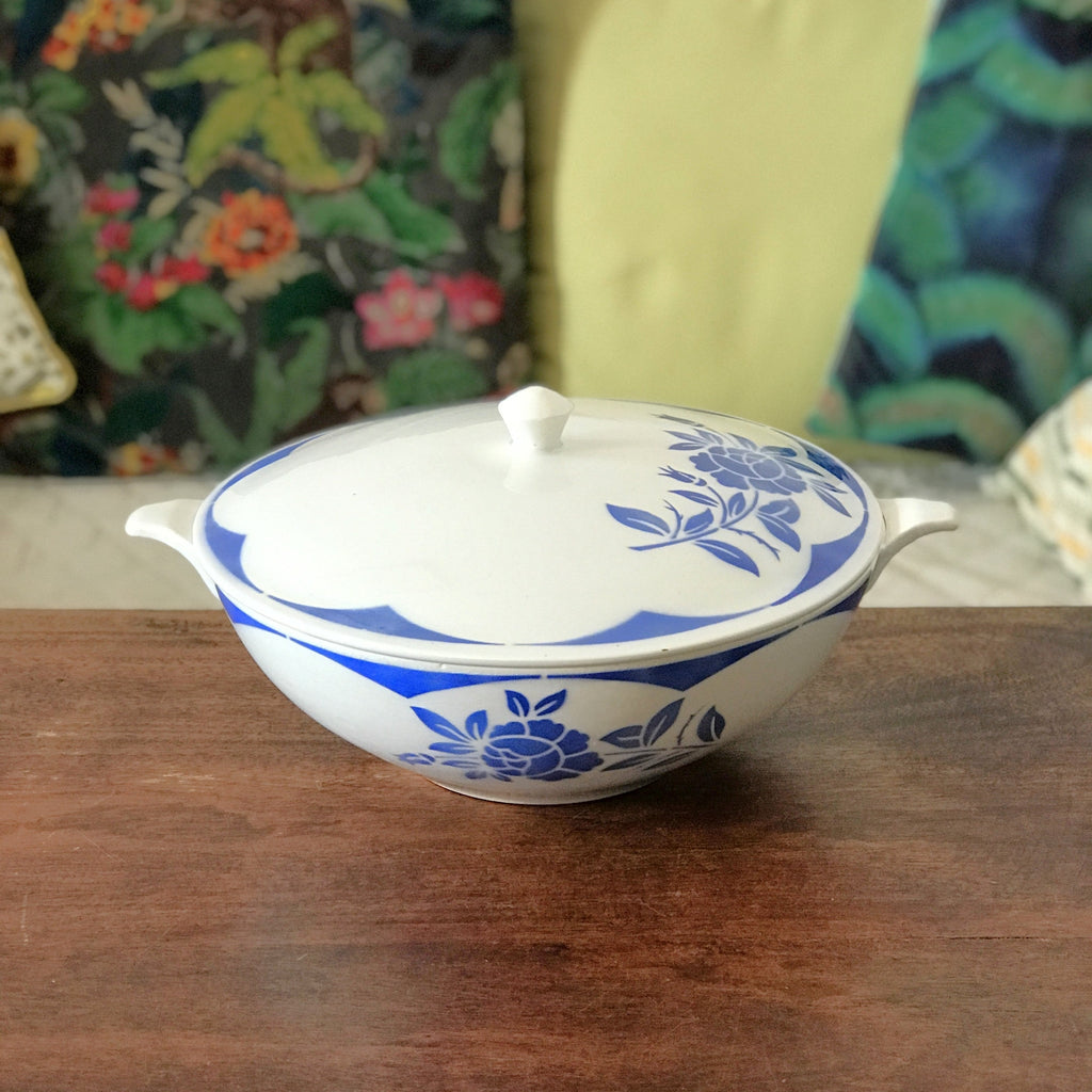 Soupière Corsica de Digoin Sarreguemines décor bleu avec fleurs stylisée Art Déco par Hello Broc brocante en ligne