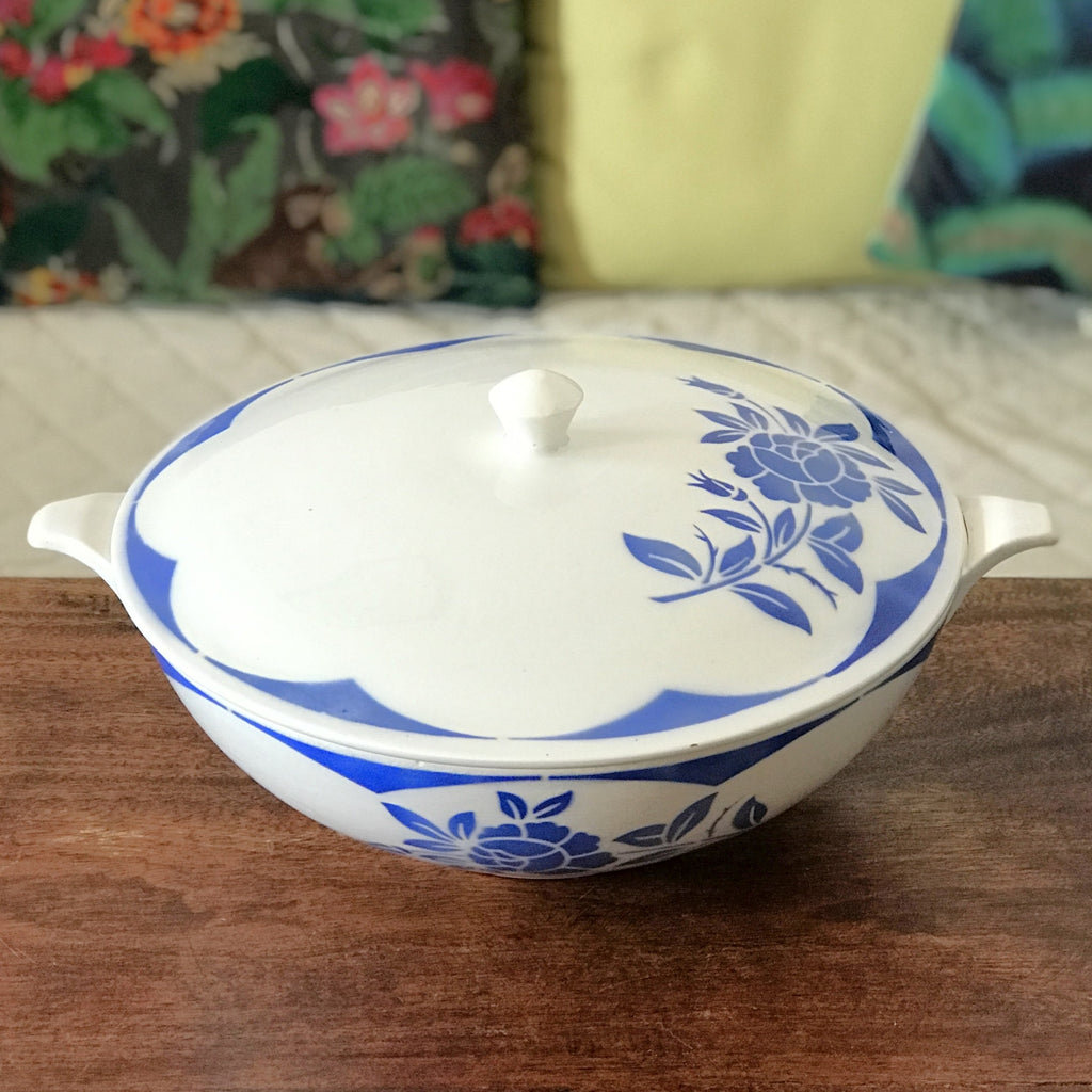 Soupière Corsica de Digoin Sarreguemines décor bleu avec fleurs stylisée Art Déco par Hello Broc brocante en ligne