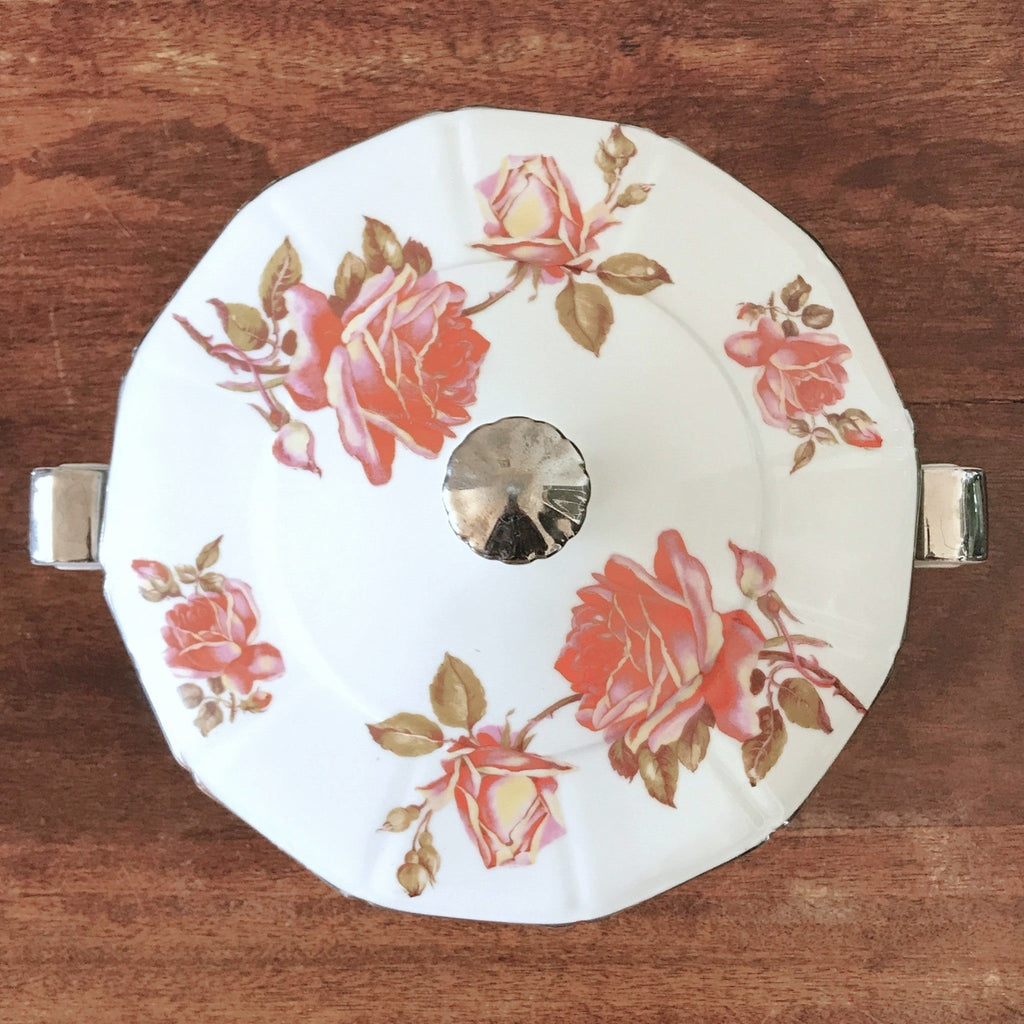 Grande soupière ancienne de forme Art Déco décor Roses en porcelaine de Sologne Lamotte Beuvron par Hello Broc brocante en ligne