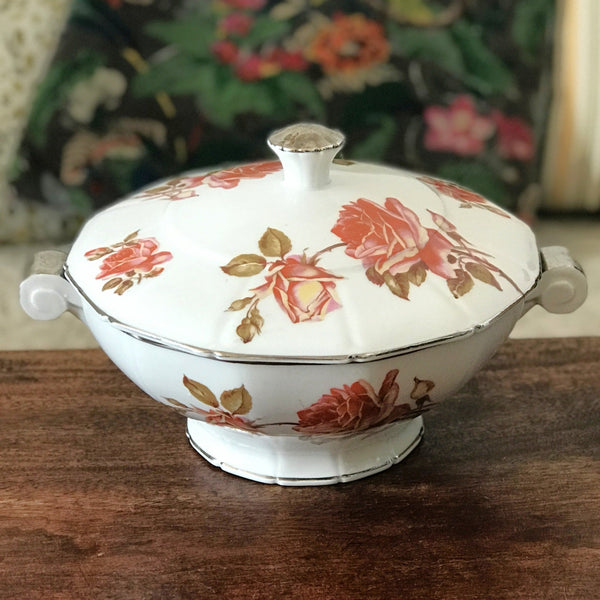 Grande soupière forme Art Déco décor Roses en porcelaine de Sologne Lamotte Beuvron par Hello Broc brocante en ligne